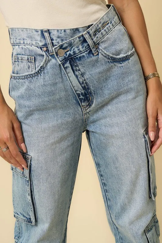 CROSSOVER RELAXED CARGO JEANS *Online Only*