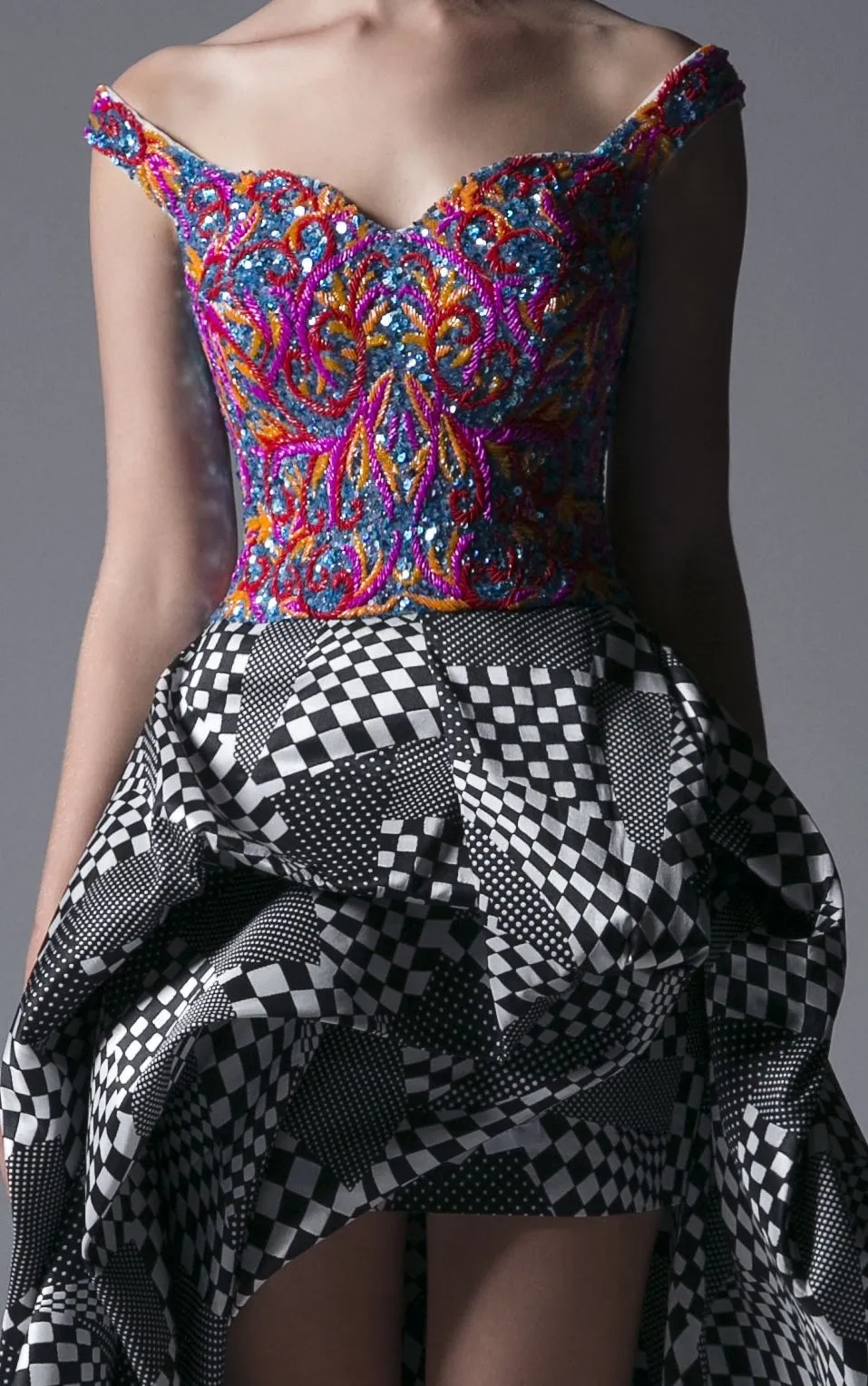 EMBROIDERED TOP & HEM