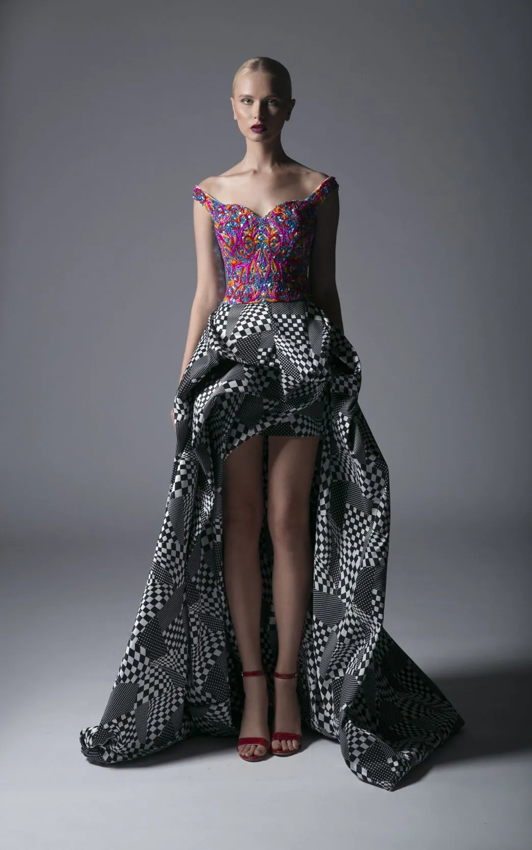 EMBROIDERED TOP & HEM