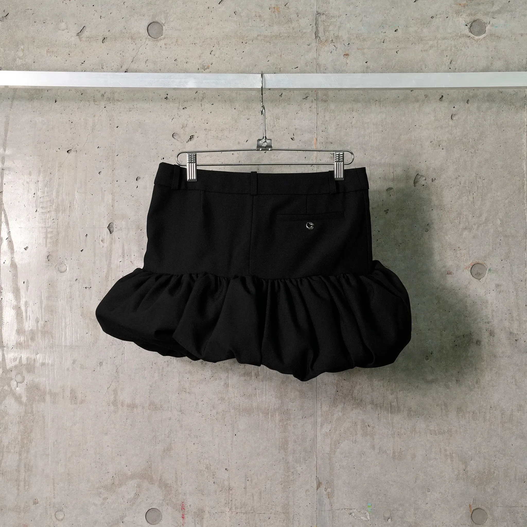 GATHERED HEM TAILORED SKIRT / BLACK