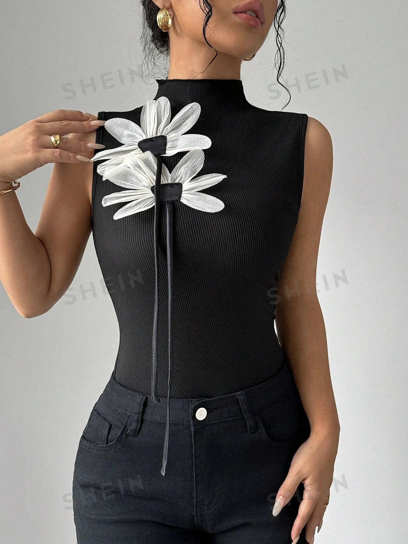 Privé Women's Tight-Fitting Sexy 3D Mesh Floral Strap Camisole Top