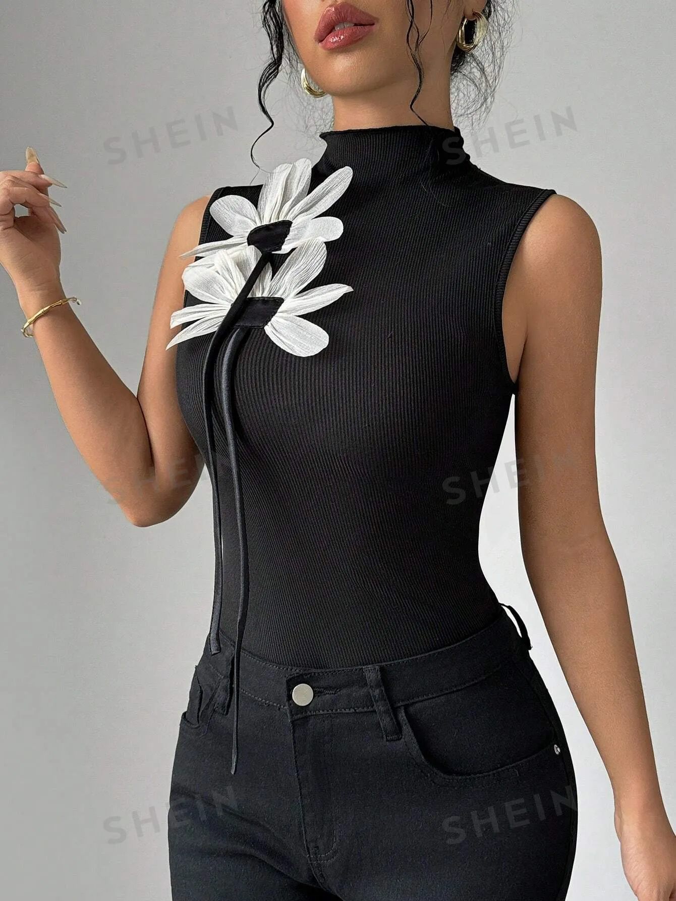 Privé Women's Tight-Fitting Sexy 3D Mesh Floral Strap Camisole Top