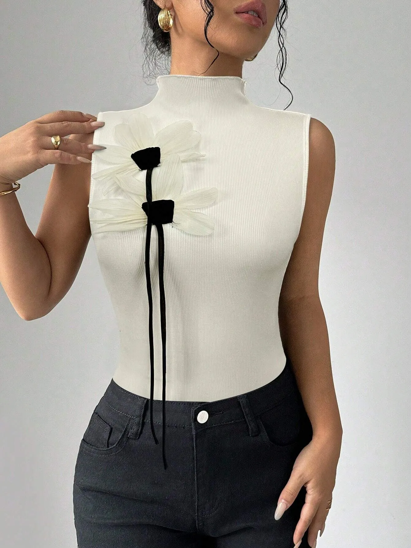 Privé Women's Tight-Fitting Sexy 3D Mesh Floral Strap Camisole Top