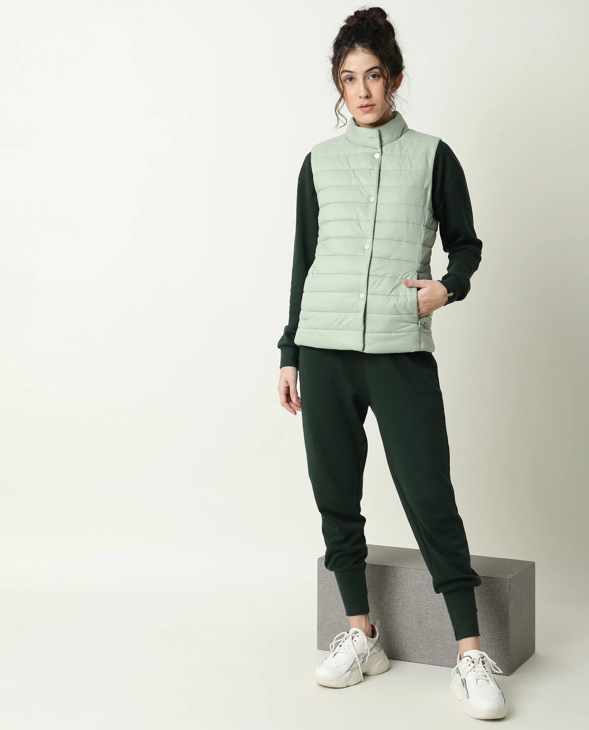 Rareism Women Simp-1 Green Poly Cotton Fabric Tailored Fit Solid Mid Rise Ankle Length Track Pant