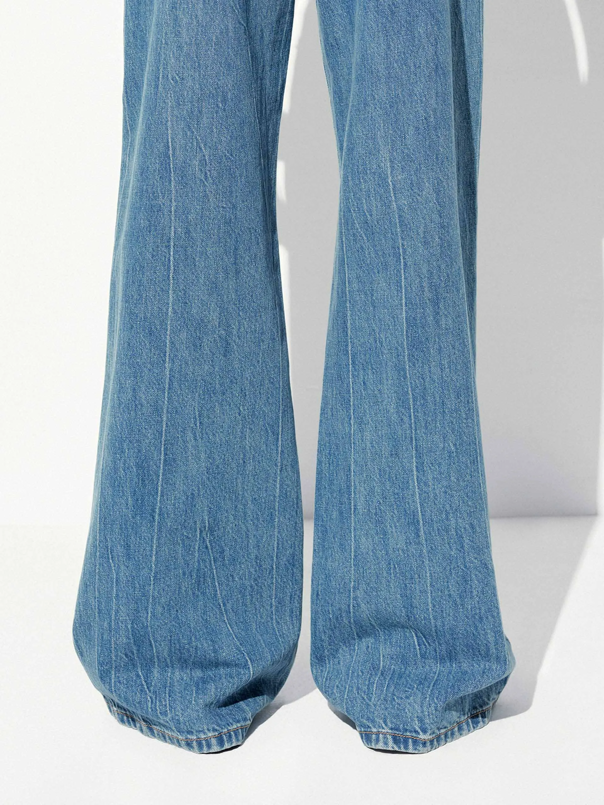 Relaxed Wide Leg Jeans