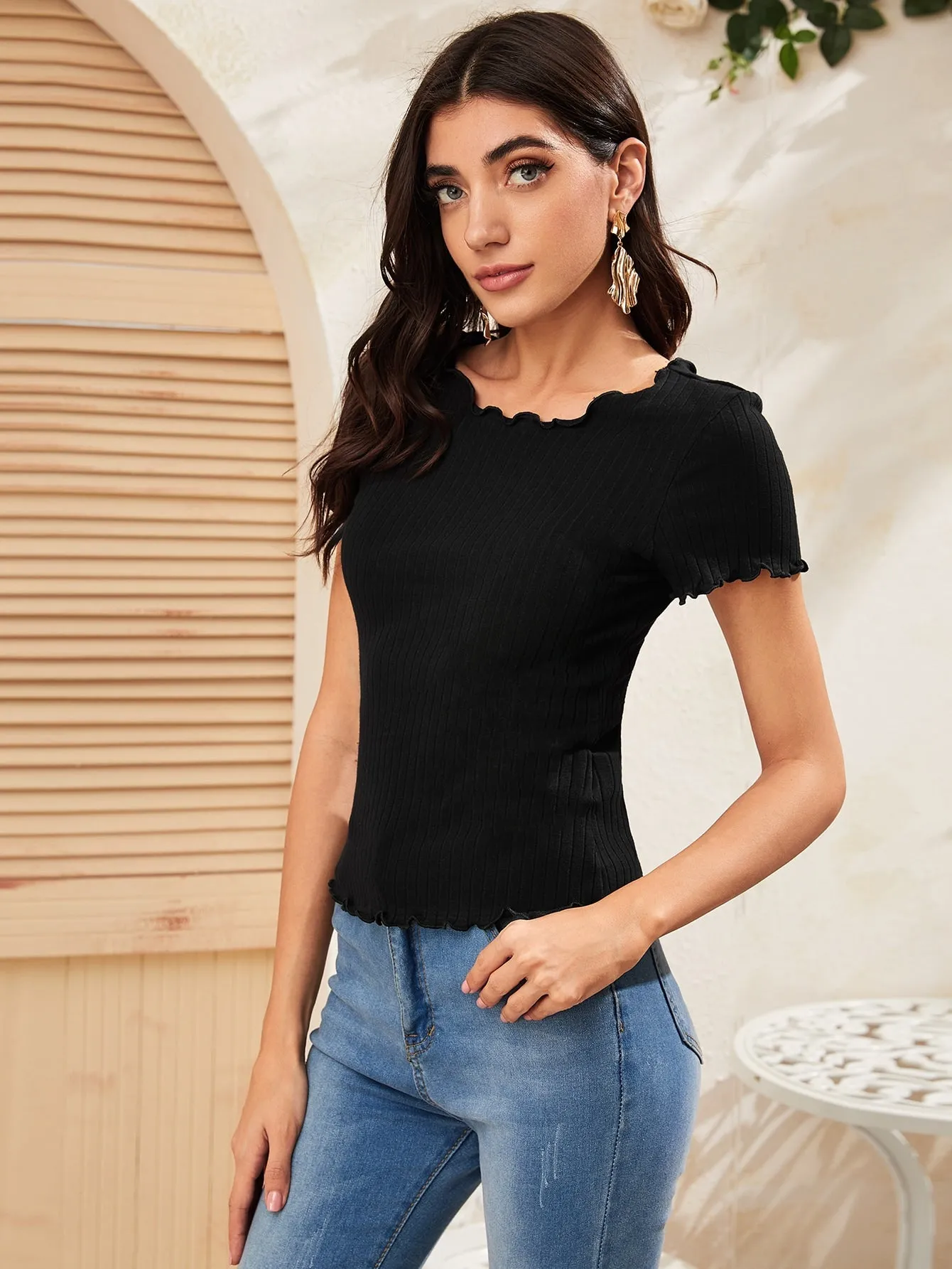 SHEIN Ribbed Lettuce-Edge Form-Fitting Top