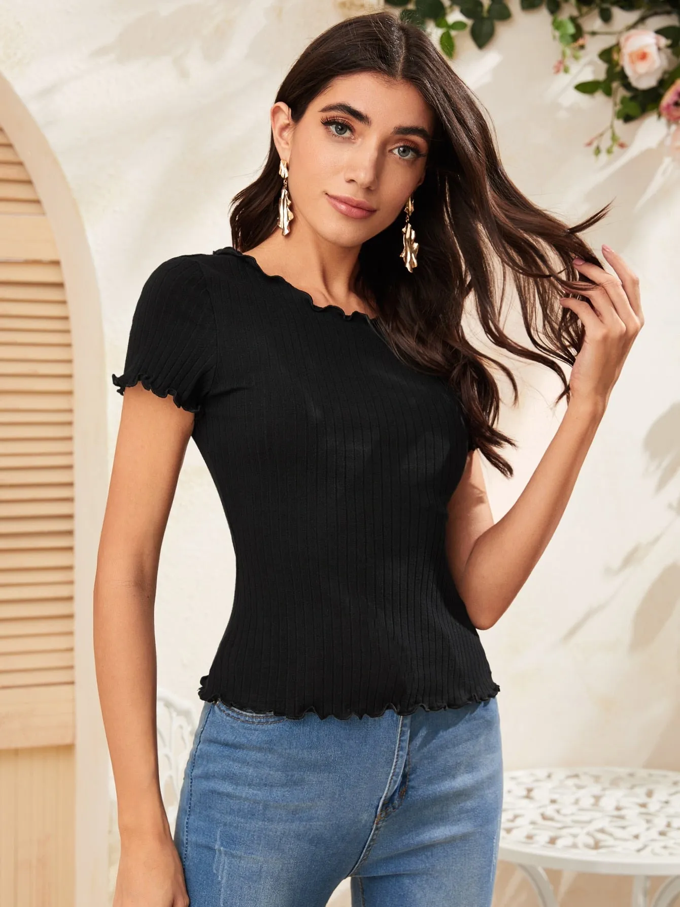 SHEIN Ribbed Lettuce-Edge Form-Fitting Top
