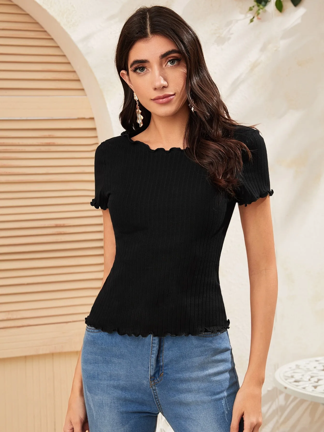 SHEIN Ribbed Lettuce-Edge Form-Fitting Top