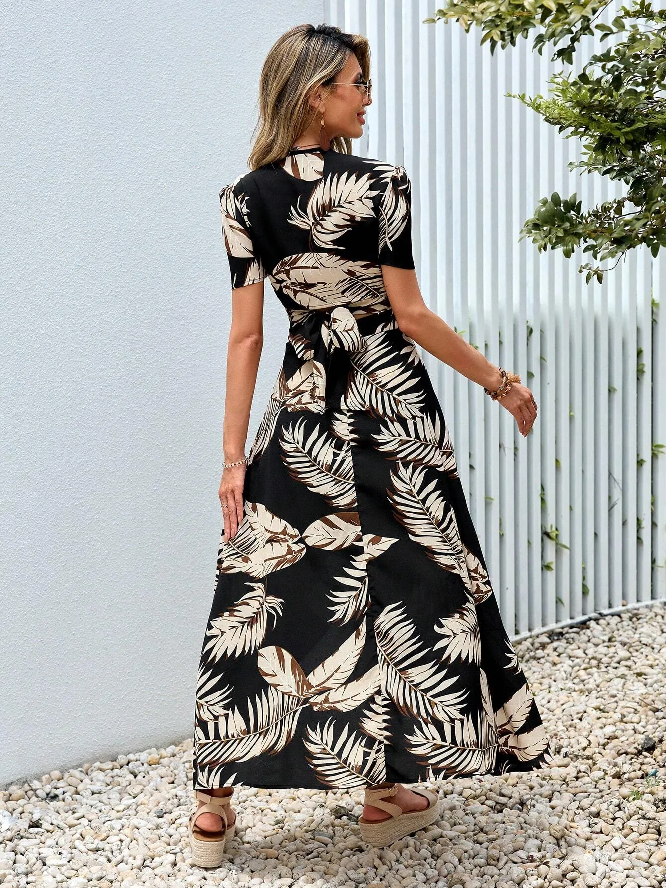 SHEIN VCAY Tropical Print Tie Back Crop Top & Split Thigh Skirt