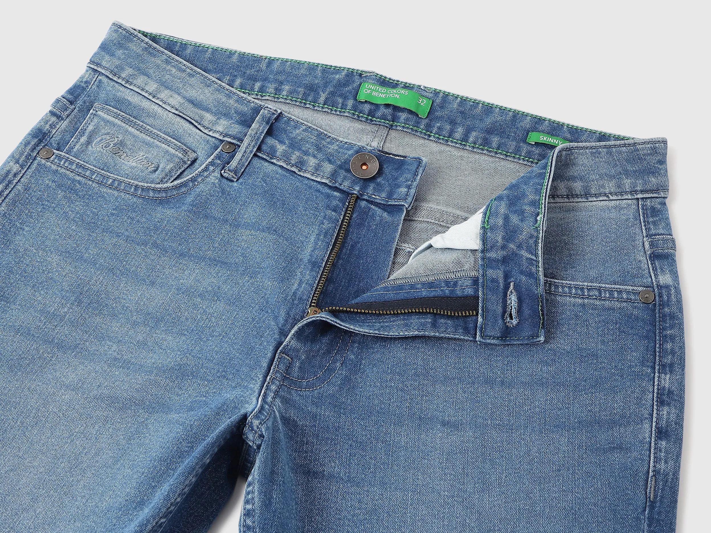 Solid Comfort Fit Jeans